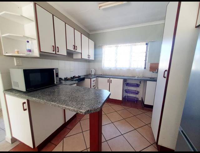 2 BEDROOM TOWNHOUSE FOR SALE IN UVONGO